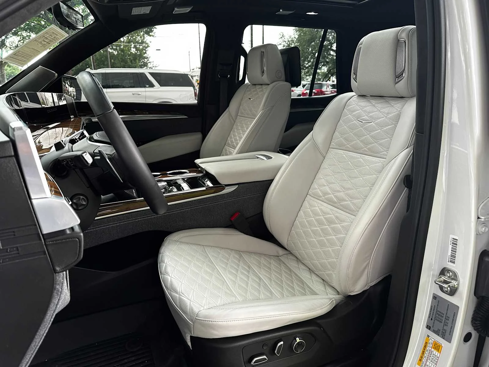 Certified Used 2025 Crystal White Tricoat Cadillac Sport Platinum image 9