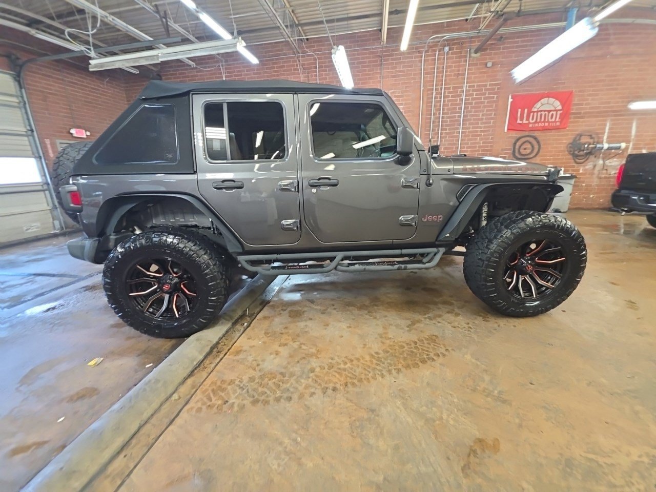 Used 2021 Granite Crystal Metallic Clearcoat Jeep Unlimited Rubicon image 8