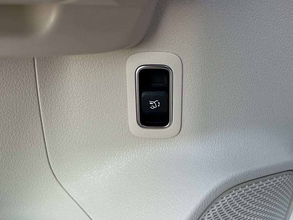 New 2026 Polar White Mercedes-Benz GLA 250 image 50