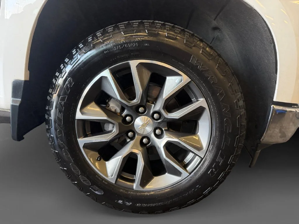 Used 2024 Summit White Chevrolet LT (2FL) image 8
