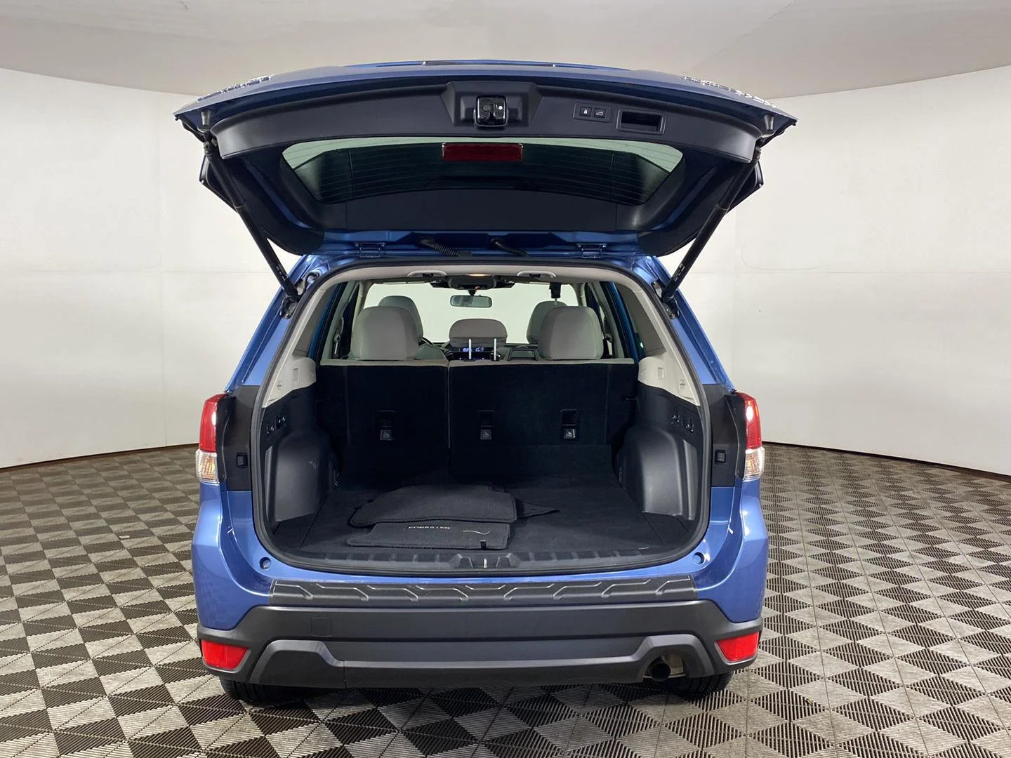 Used 2022 Horizon Blue Pearl Subaru Premium image 7