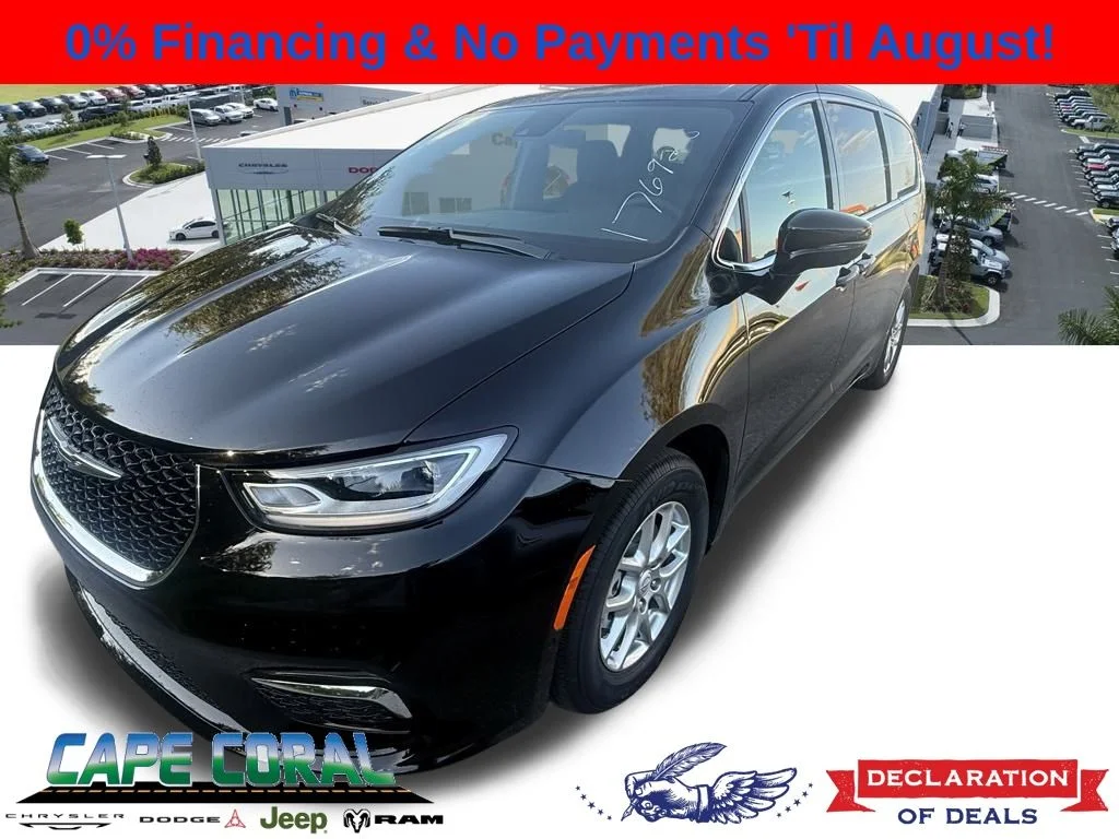 2026 Chrysler Pacifica Select's photo