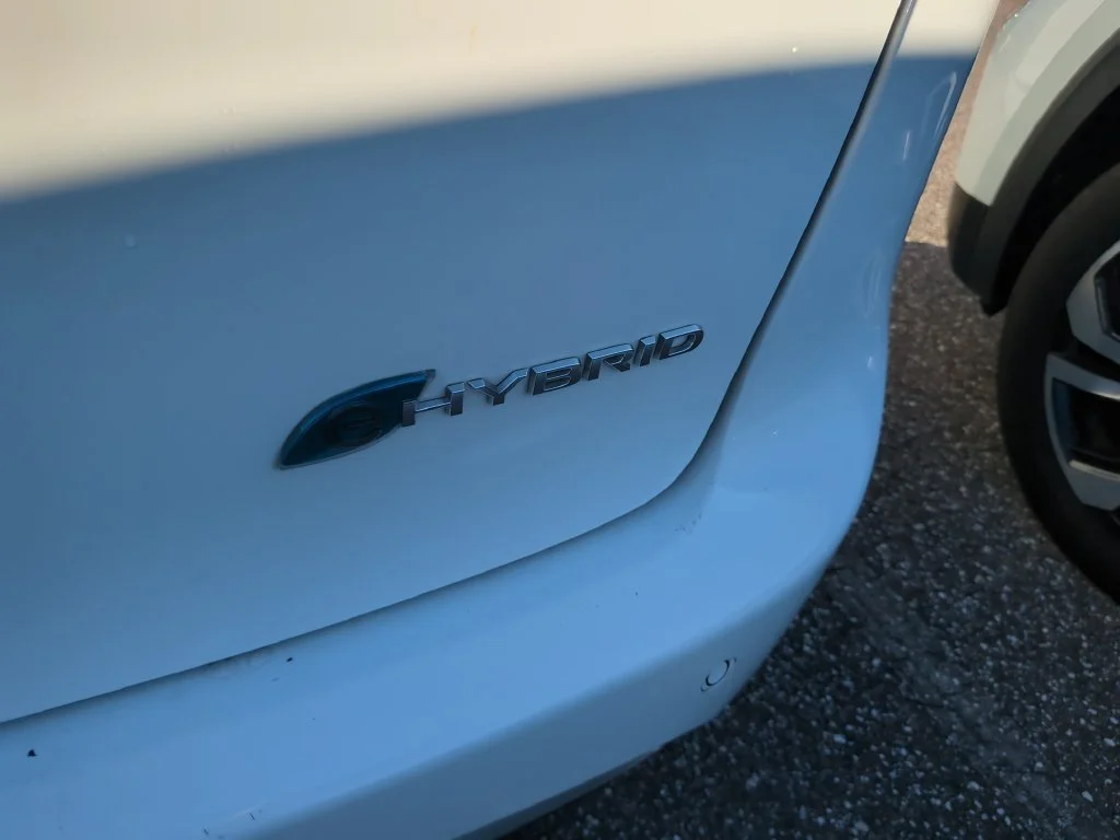 Used 2024 White Chrysler Pinnacle image 5