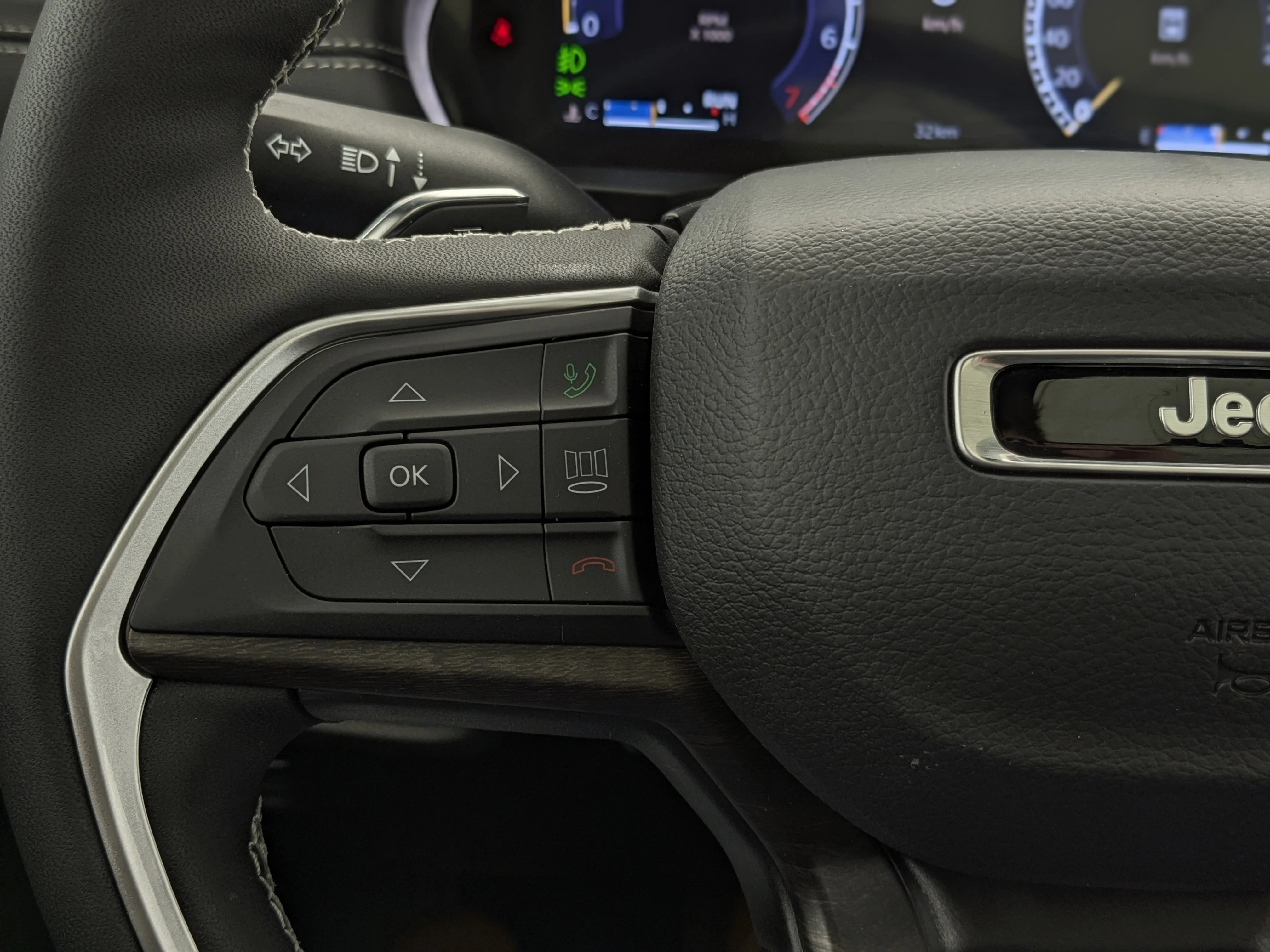 New 2026 Grey Jeep Limited - -Panoramic Sunroof - Limited Altitude Pack - 20 Gloss Black Wheels - Luxury Tch II & More image 17
