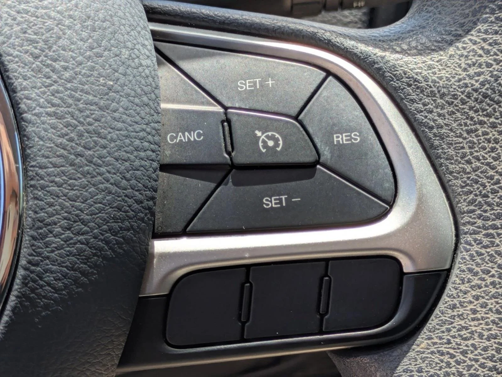 Used 2020 Billet Silver Metallic Clearcoat Jeep Sport image 14