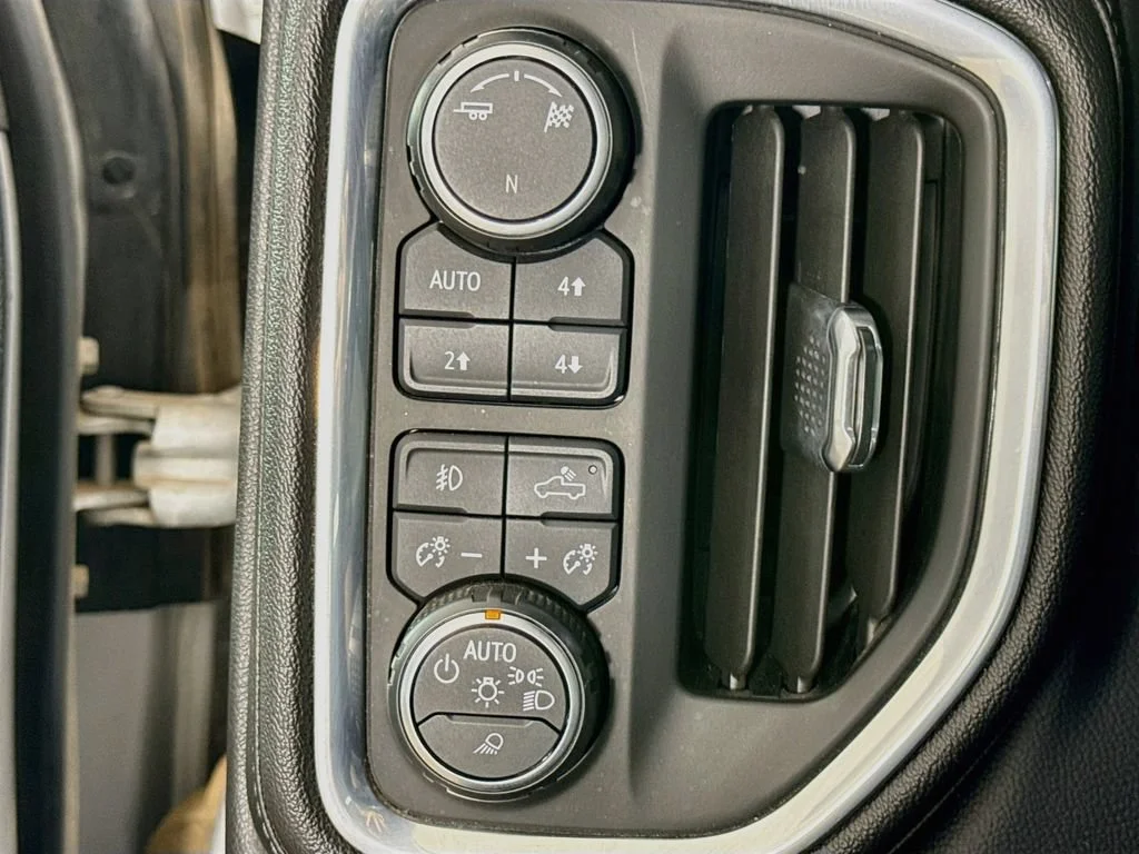 Used 2019 SILVER ICE METALLIC Chevrolet LT Trail Boss image 11