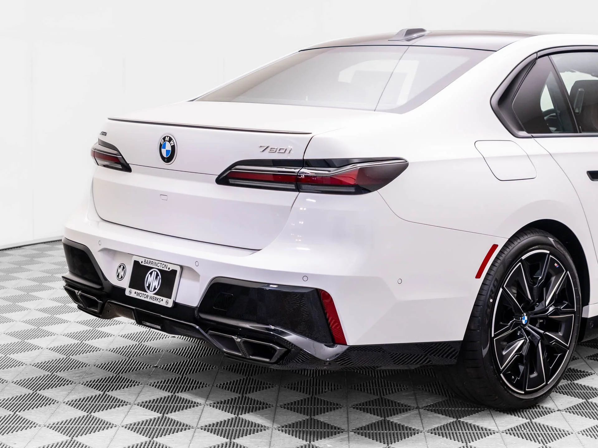 New 2026 White BMW 760i xDrive image 35