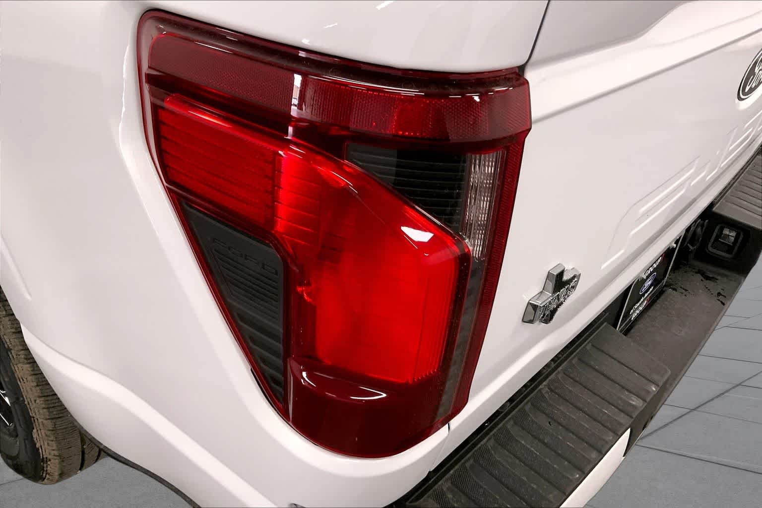 New 2026 Oxford White Ford XLT image 14