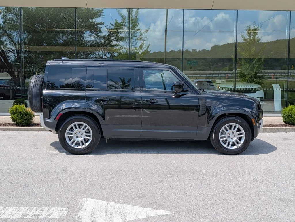 Used 2025 Black Land Rover S image 8