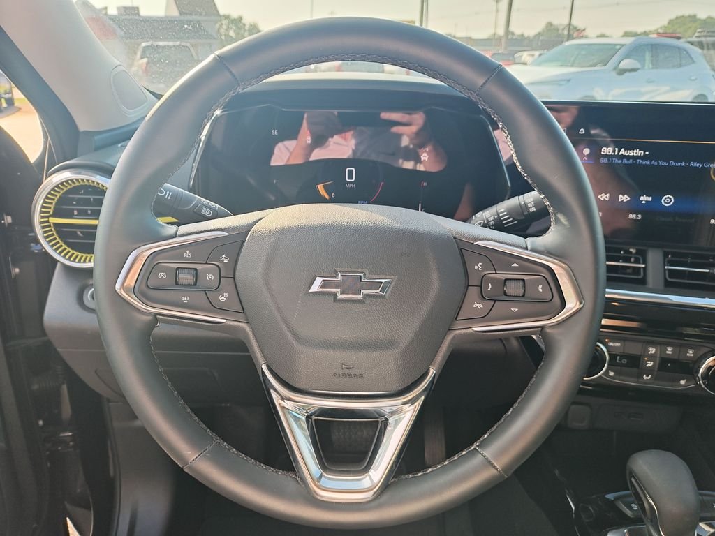 Used 2025 Black Chevrolet ACTIV image 17