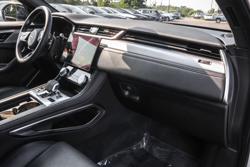 Used 2024  Jaguar P400 R-Dynamic S image 36