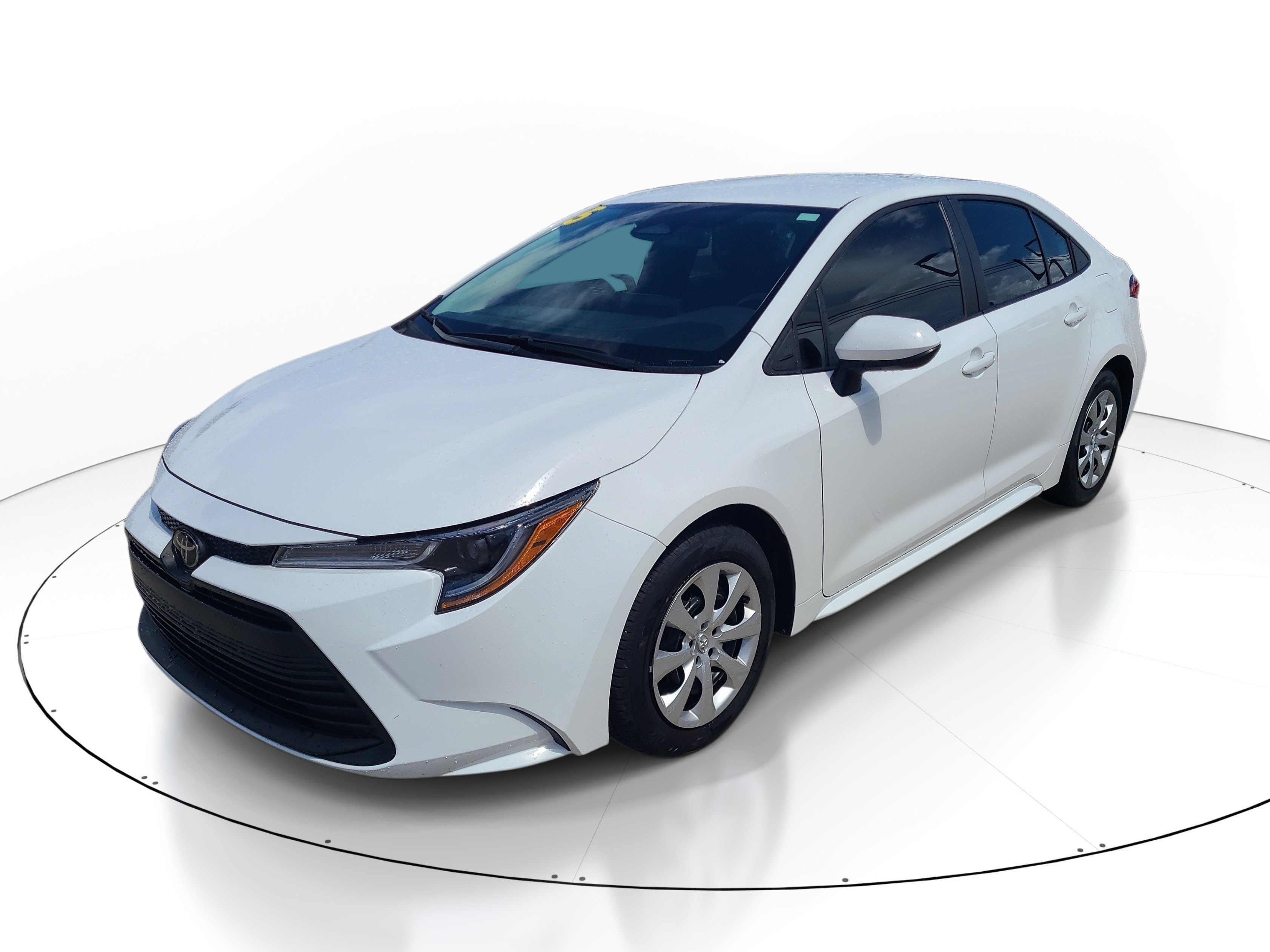 Used 2025 Ice Toyota LE image 3