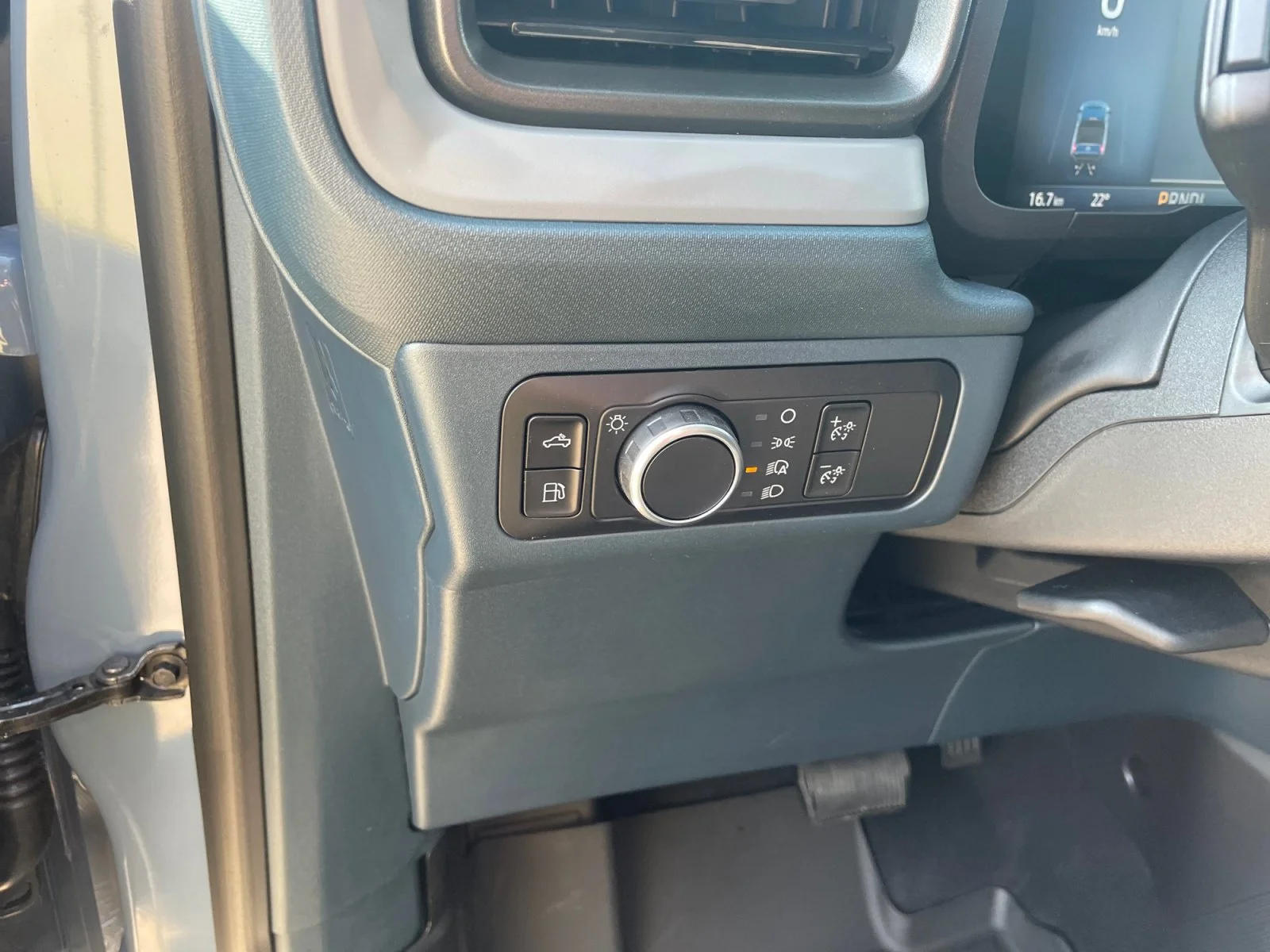 New 2026 Azure Grey Metallic Tri-Coat Ford XLT image 15