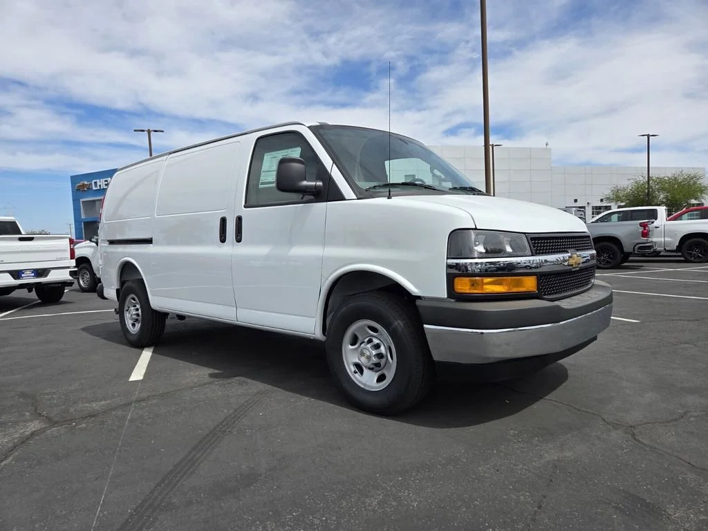 2026 Chevrolet Express 3500 Work Van HD's photo