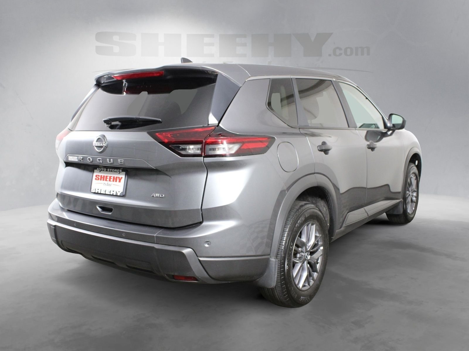 Used 2024 Gray Nissan S image 7