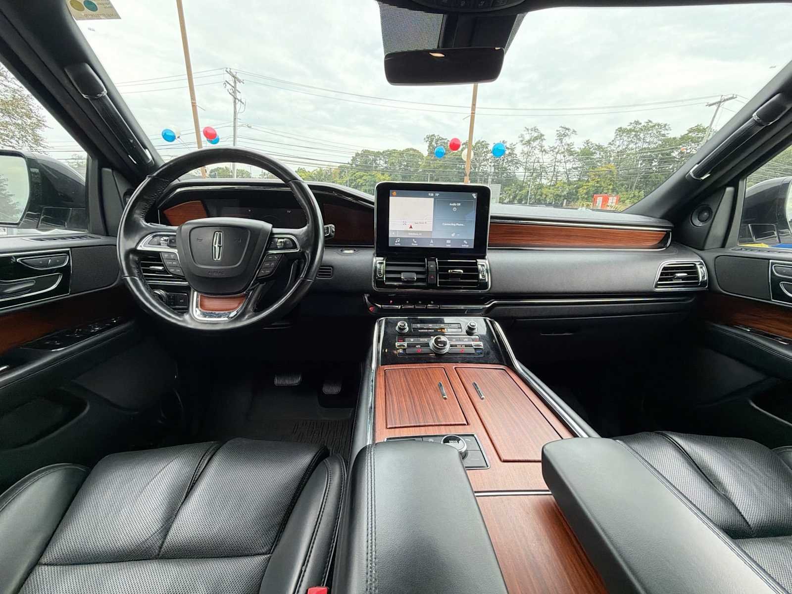 Used 2019 White Platinum Metallic Tri-Coat Lincoln Select image 20