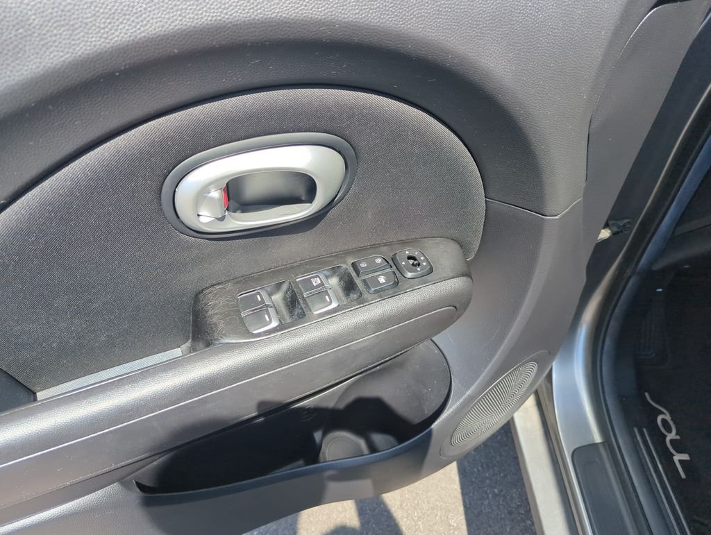 Used 2017 Gray Kia Base image 19