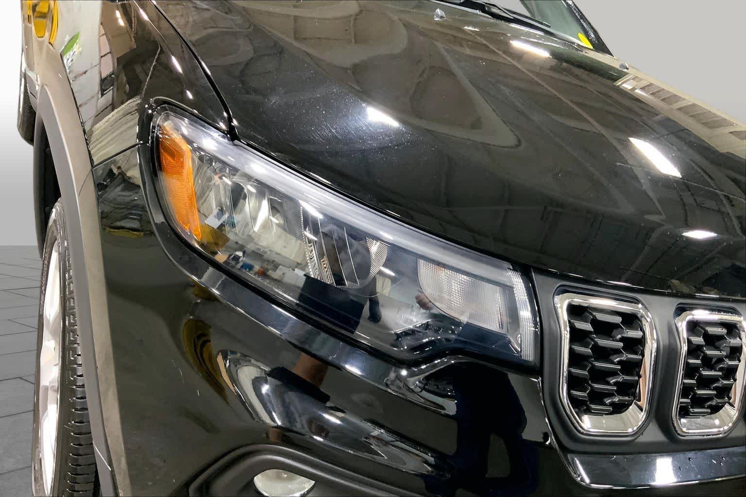 Used 2024 Diamond Black Crystal Pearlcoat Jeep Latitude Lux image 27