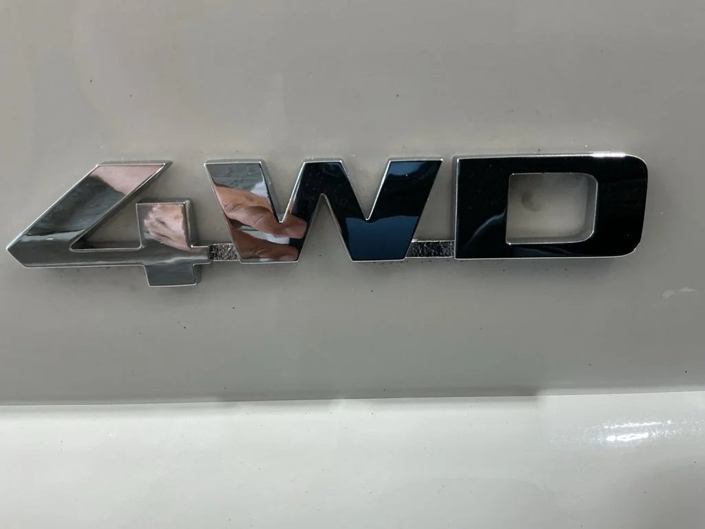 Used 2005 White Kia EX image 28