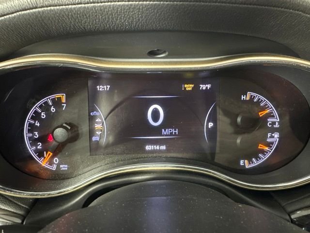 Used 2016 Crystal Metallic Jeep Overland image 18