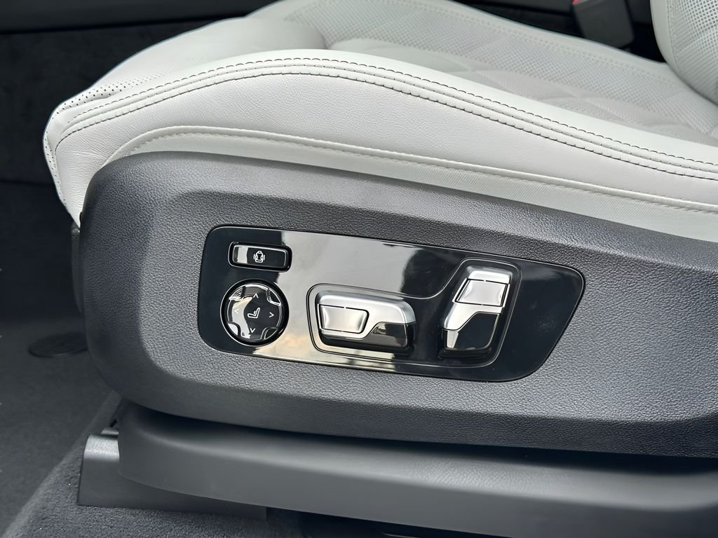New 2027 Mineral White Metallic BMW xDrive40i image 11