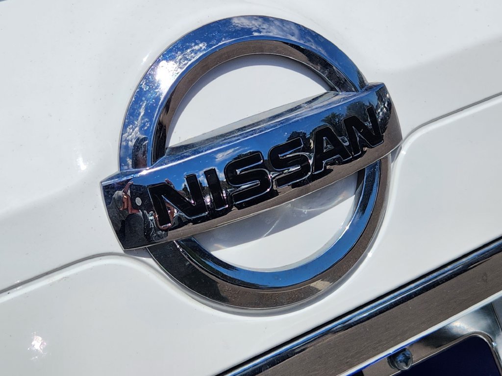 Used 2017 White Nissan S image 8