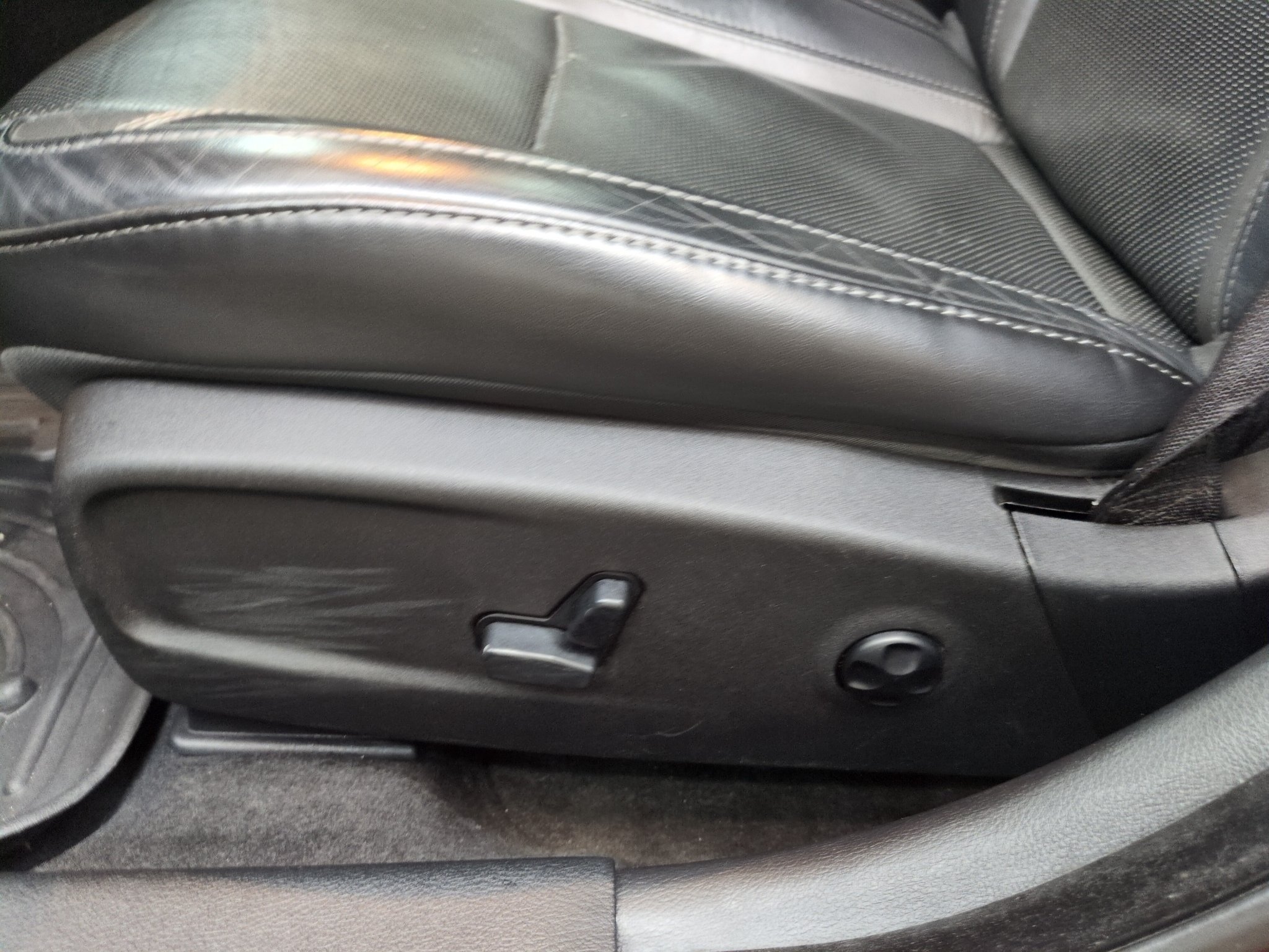 Used 2017 Octane Red Pearlcoat Dodge SXT image 12