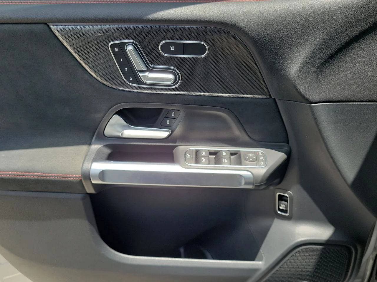 Certified Used 2023  Mercedes-Benz GLB 250 image 25