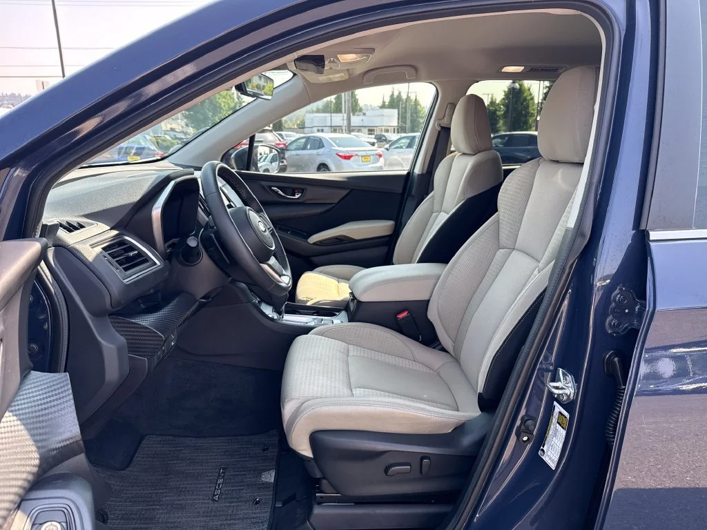 Used 2025  Subaru Premium image 11