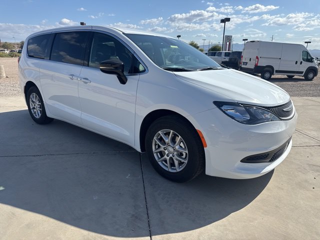 New 2026 Bright White Clear-Coat Exterior Paint Chrysler LX image 7