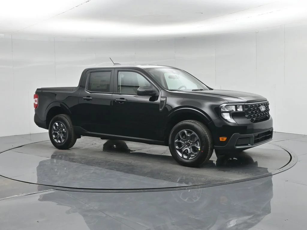 New 2026 Shadow Black Ford XLT image 23