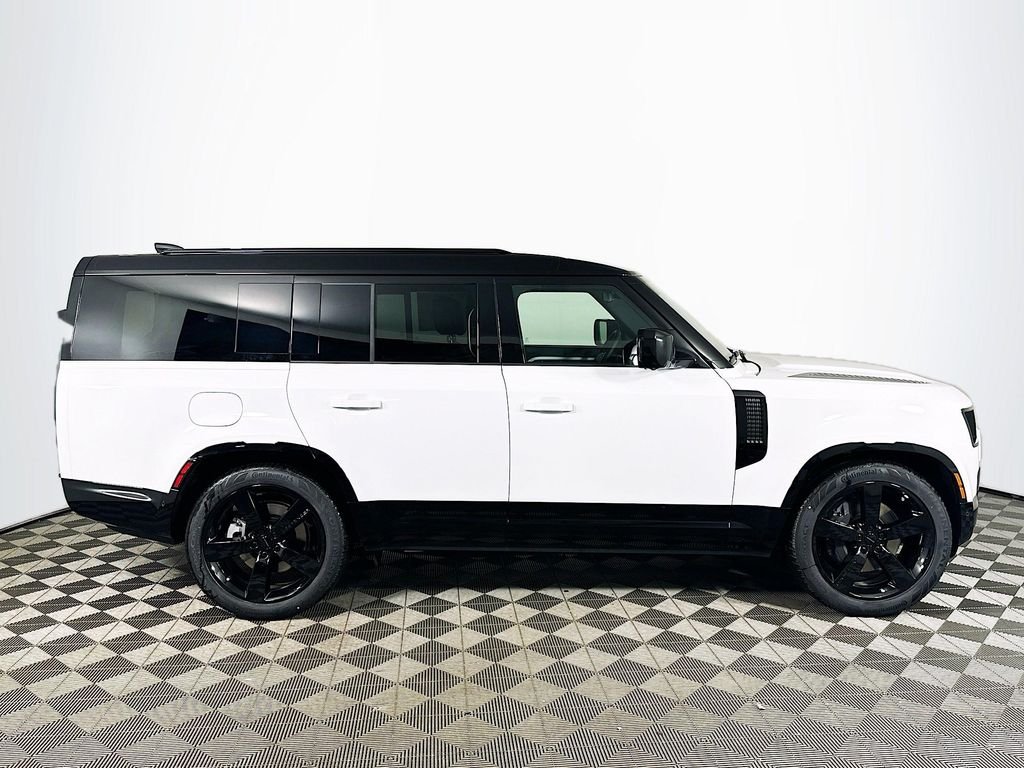 New 2026 Fuji White Land Rover X-Dynamic SE image 4