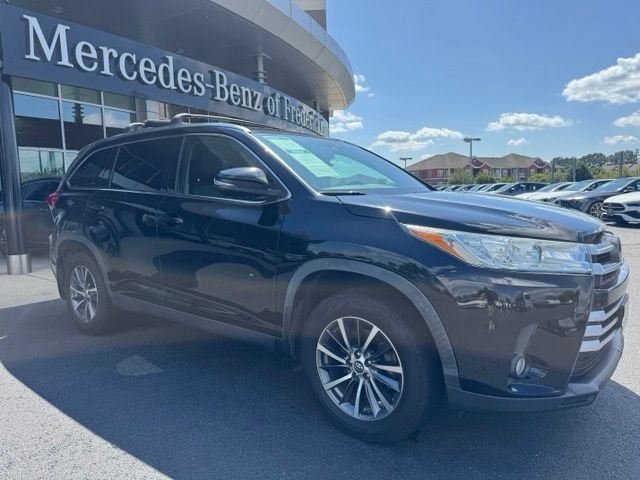 Used 2019 Midnight Black Metallic Toyota XLE image 1