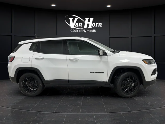 New 2026 Bright White Clearcoat Jeep Latitude image 2