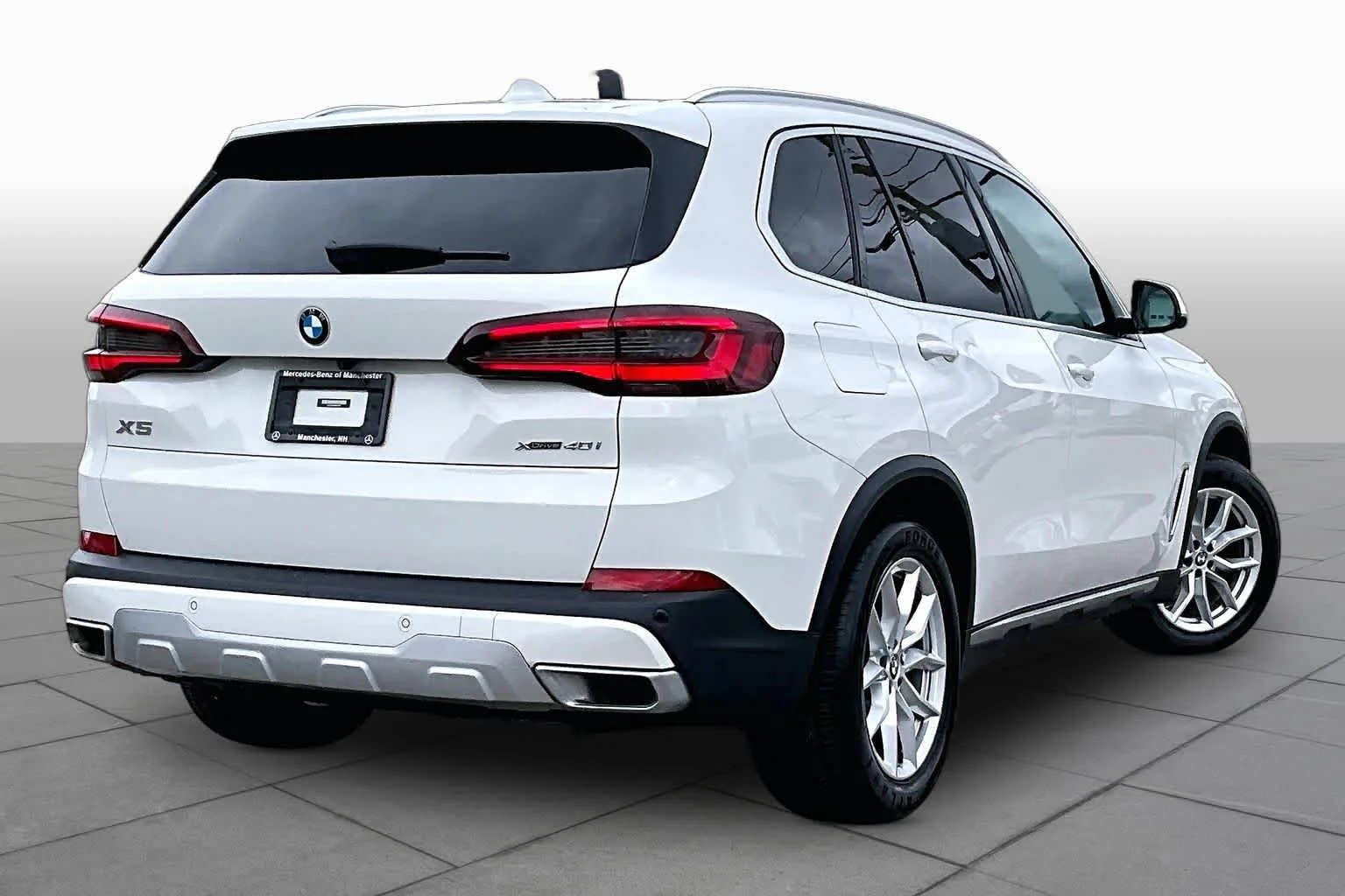 Used 2023 Alpine White BMW xDrive40i image 13