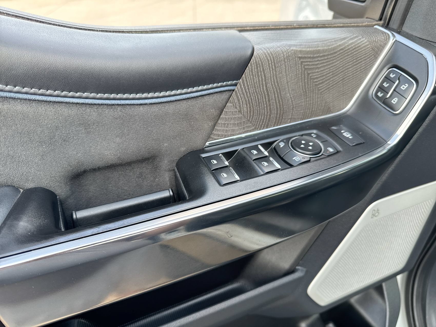 Used 2025 Gray Ford Platinum image 13