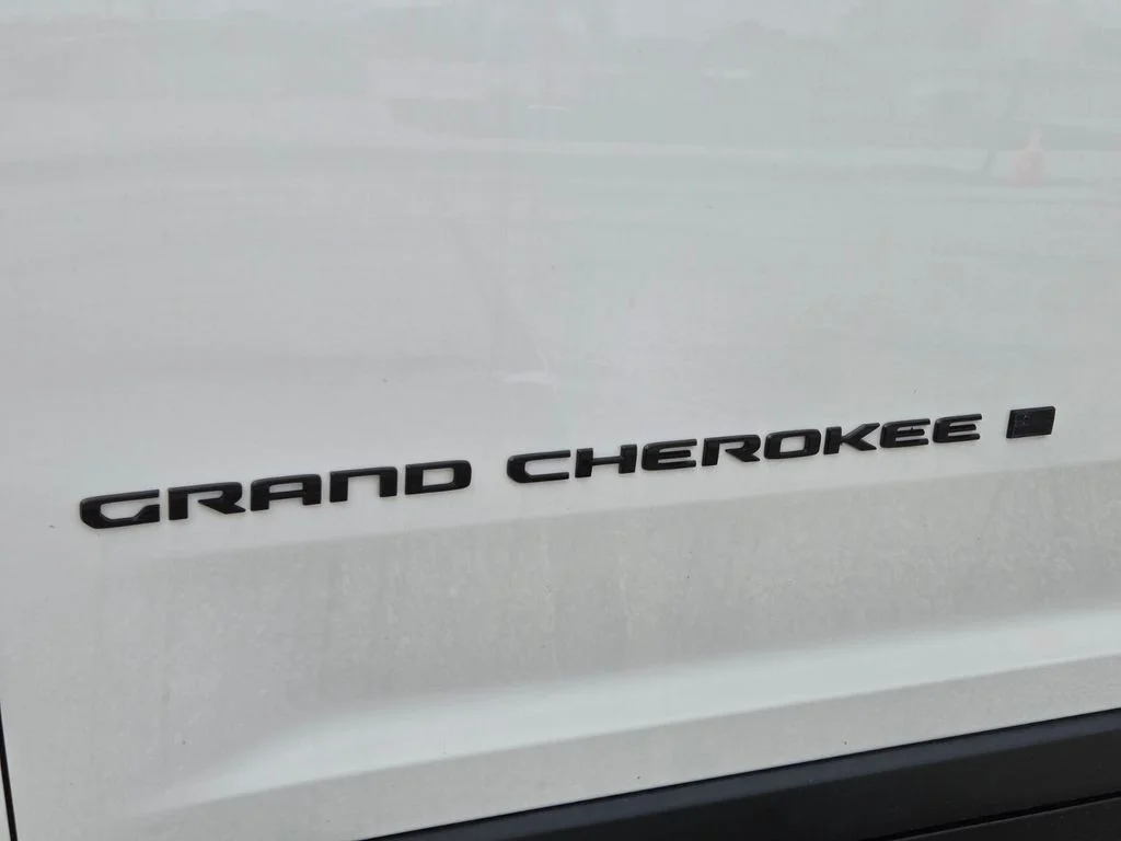 Used 2023 White Jeep Altitude X image 12