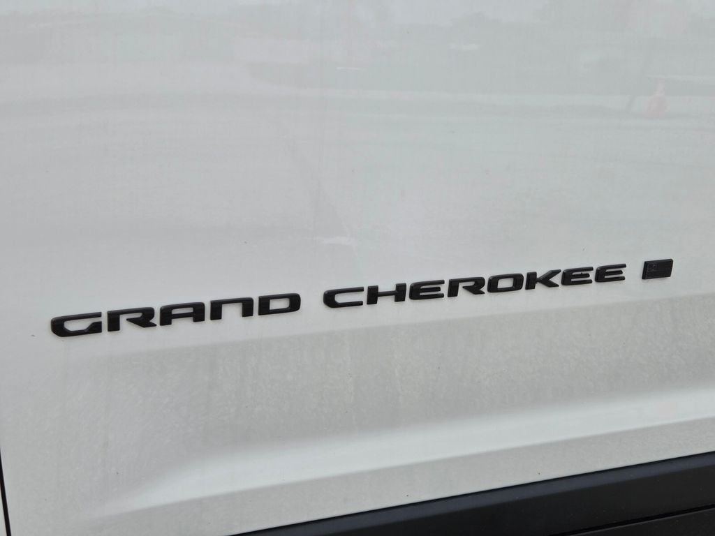 Used 2023 White Jeep Altitude X image 12