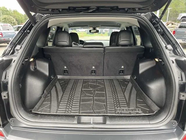 Certified Used 2019 Diamond Black Jeep Latitude Plus image 8