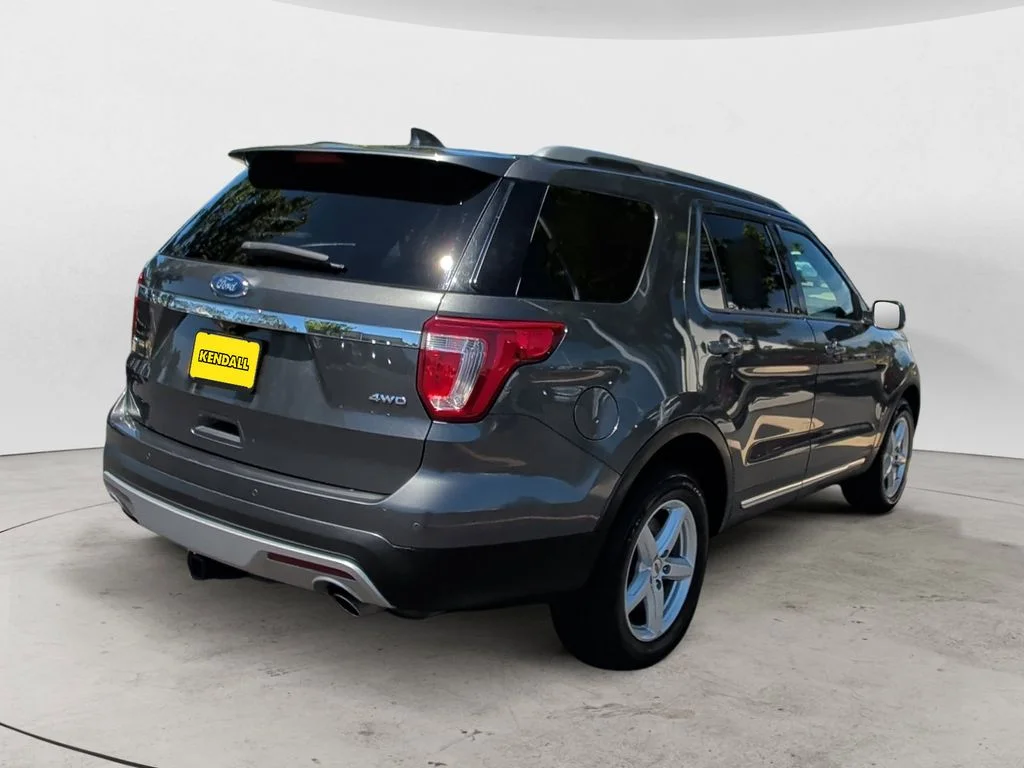 Used 2017 Gray Ford XLT image 5