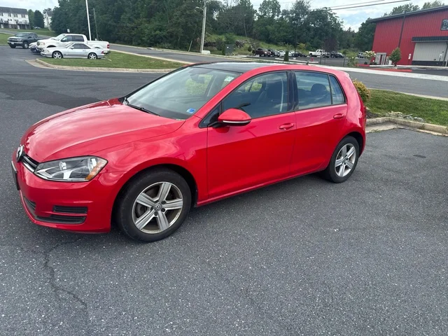 2017 Volkswagen Golf Wolfsburg