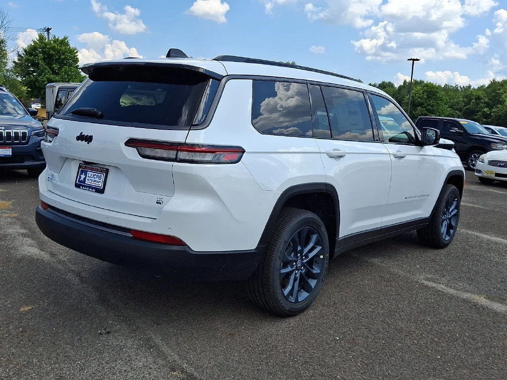 New 2026 Bright White Clear-Coat Exterior Paint Jeep 85th Anniversary Edition image 8