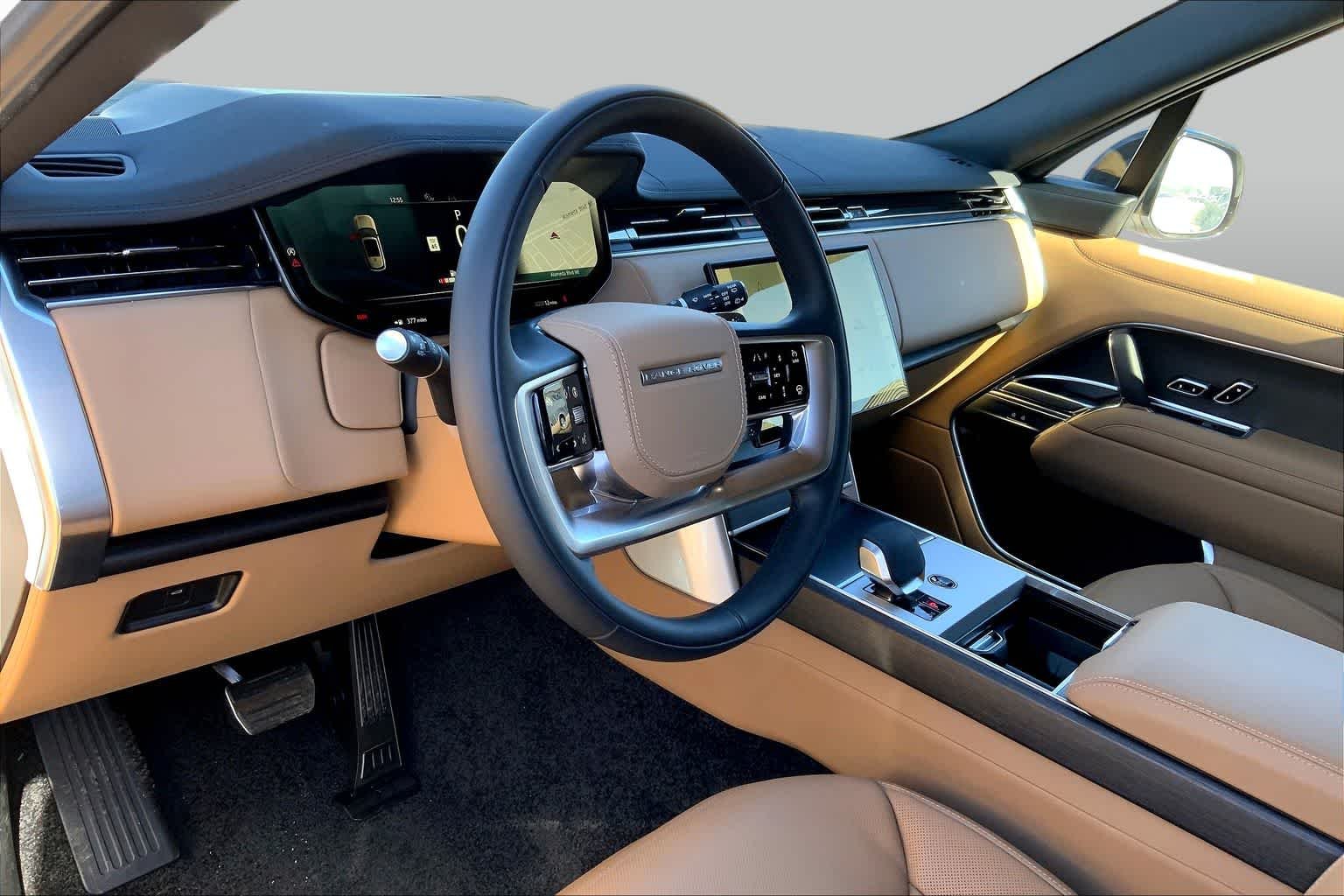 New 2026 Ostuni Pearl White Premium Metallic Land Rover SE image 8
