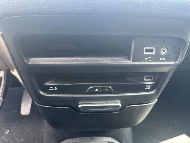 Used 2018 Black Chrysler Limited image 39