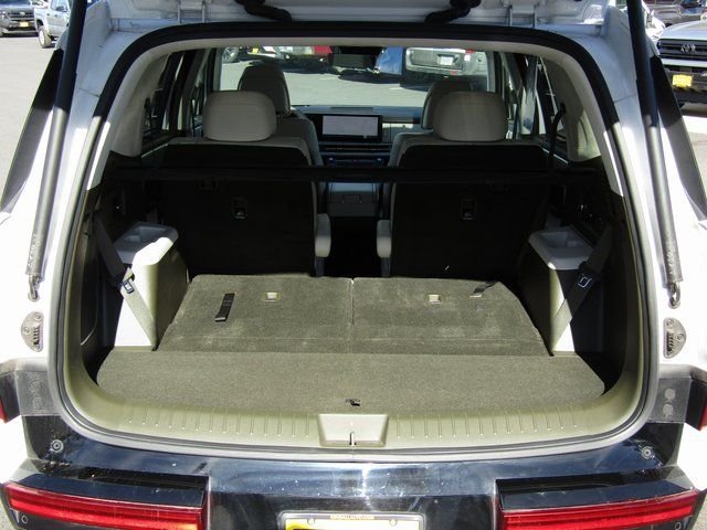 Used 2025 White Hyundai Calligraphy image 29