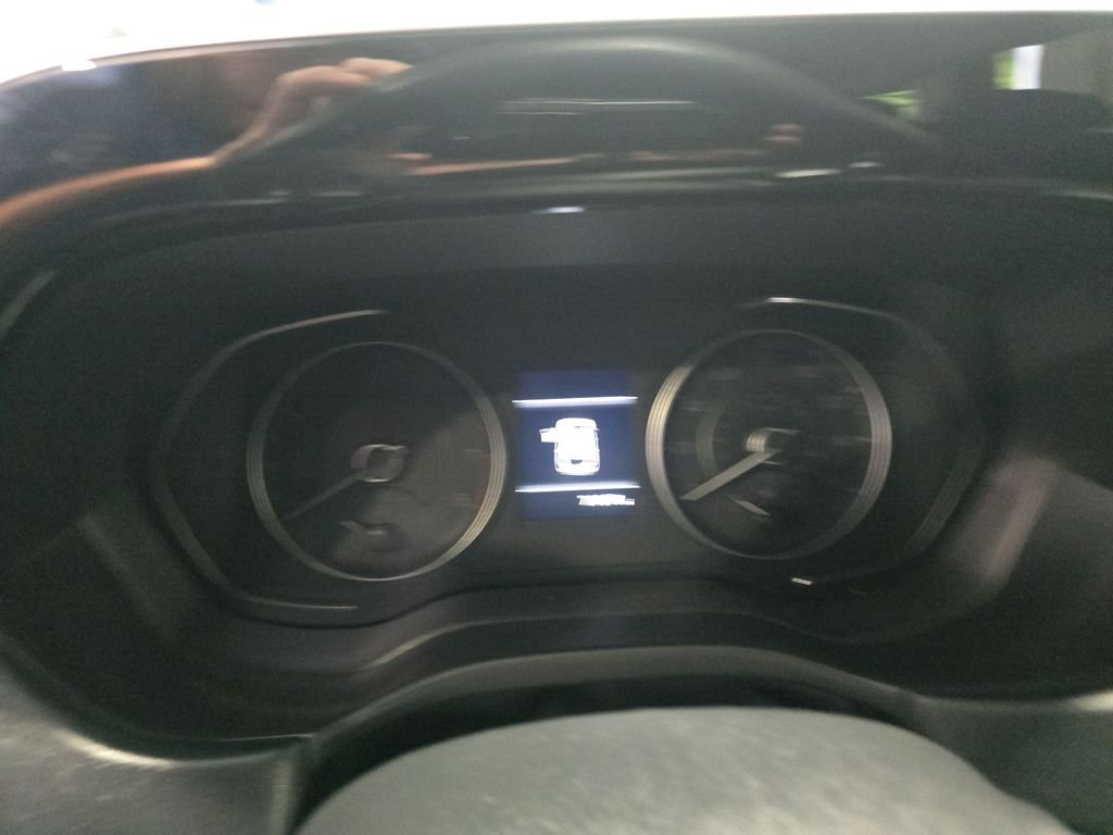 Used 2022 Black Hyundai SE image 17