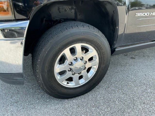 Used 2011 Black Chevrolet LTZ image 39