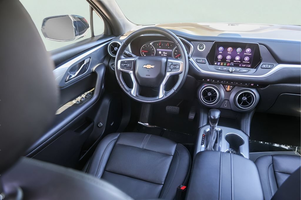 Used 2020 SUMMIT WHITE Chevrolet LT image 28