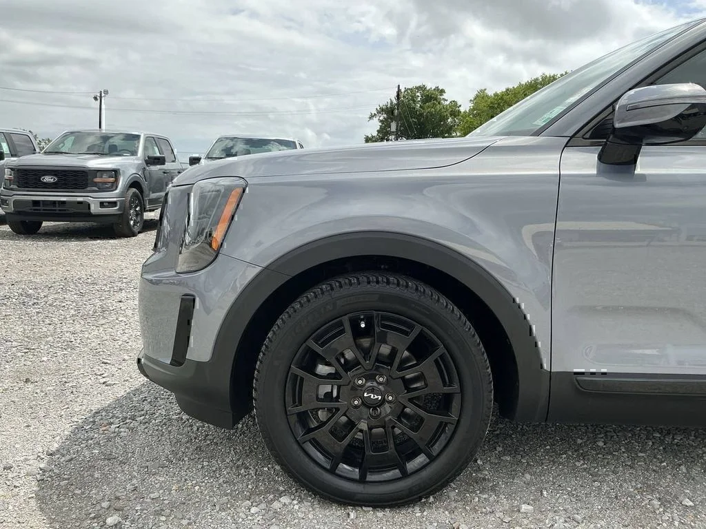 Used 2022 Everlasting Silver Kia SX image 11