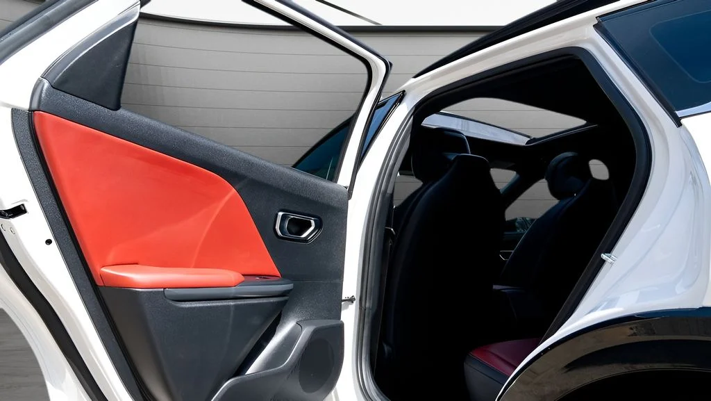 Used 2025 White Kia GT-Line image 19